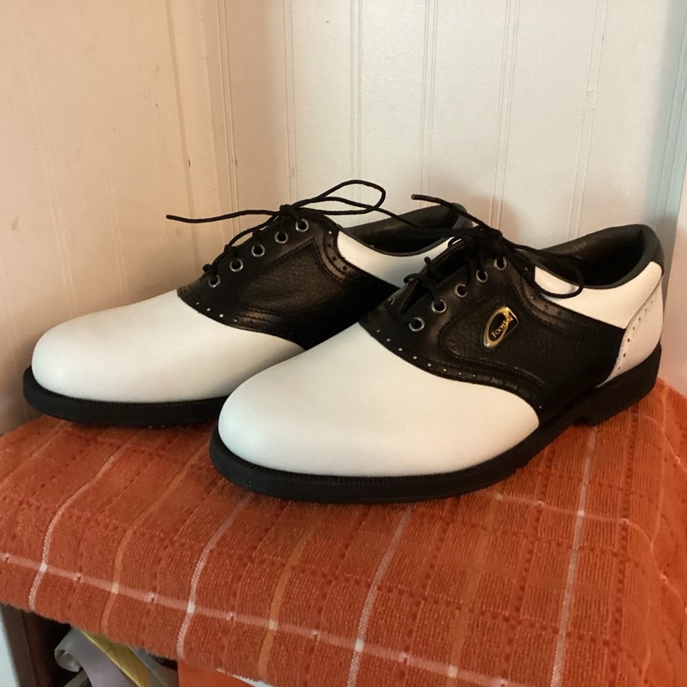 Foot Joy Golf Shoes 8M, SierraTreks NWOT, Black and White